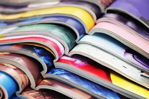 aufgeblätterte Zeitschriften